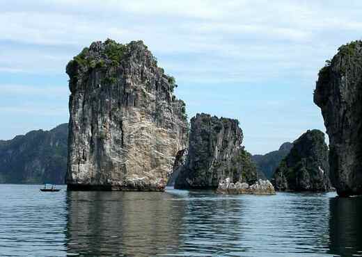 Halong_Bay_in_Vietnam.jpg