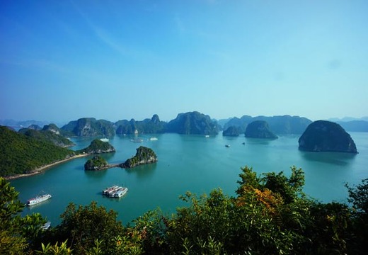 j-vietnam-moutain-lake.jpg